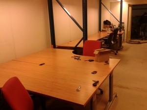 ruimte met bureaus